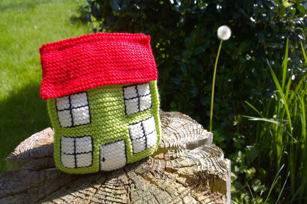 Canadians consider splitting a mortgage with friends But it is complicated