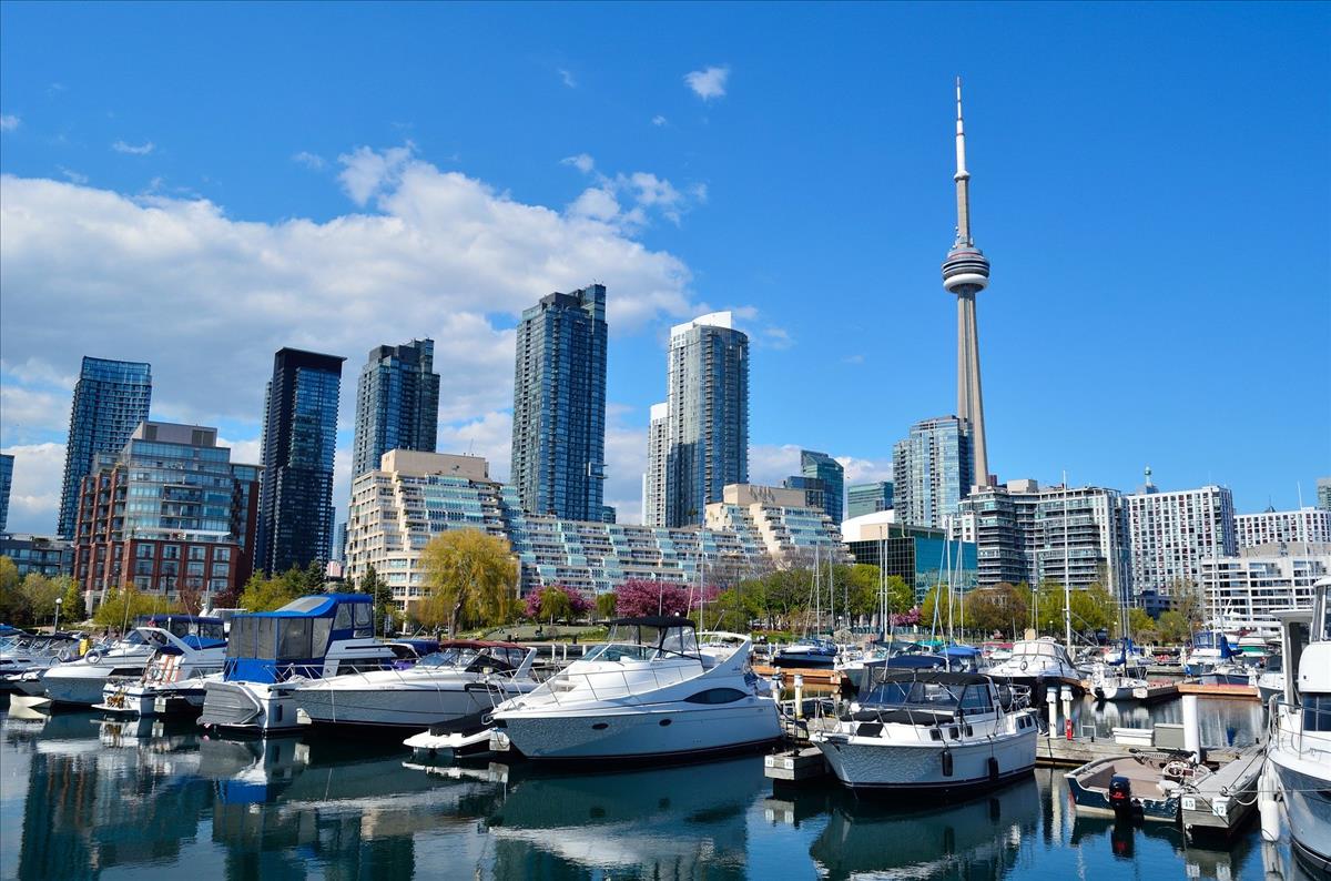 Luxury home sales surge twenty six per cent in Toronto as Chinese buyers return
