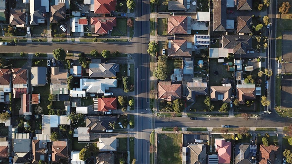 Mortgage rates fall further as buyers rush into the first open houses of 2020